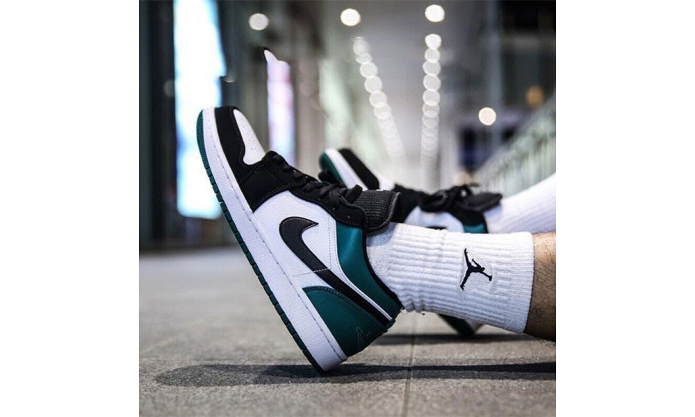 Nike air jordan 1 low sales mystic green